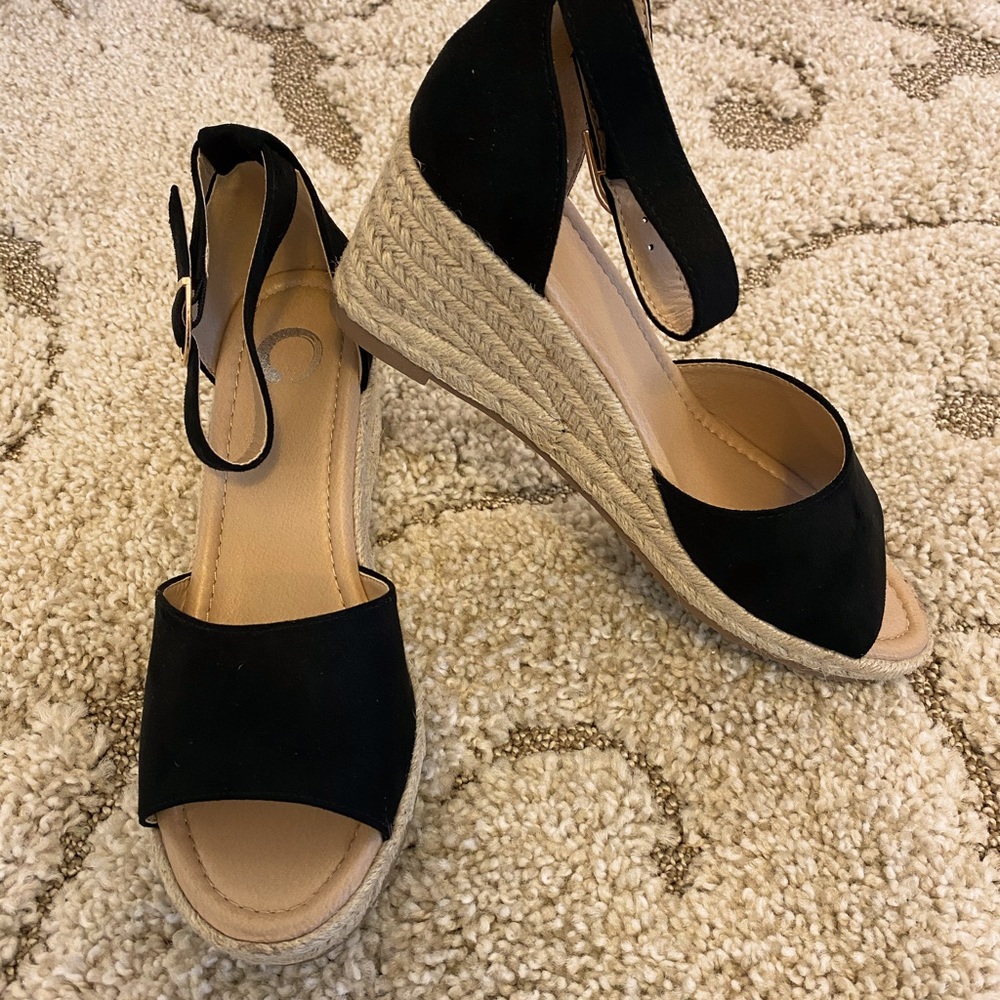 Journee Collection Keana Wedge Black Sandal size 8